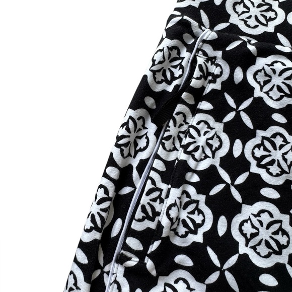 Talbots Everyday Yoga Skort - Medallion Print - Picture 5 of 9